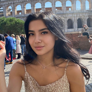 Meet your Posher, Adina